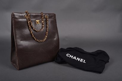 CHANEL 
Brown caviar leather bag, front patch...