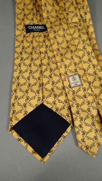 CHANEL. Silk tie with yellow background,...