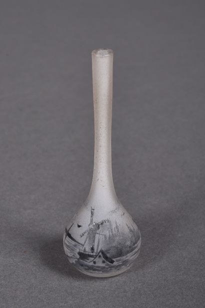 DAUM Nancy. Miniature berluze glass vase...