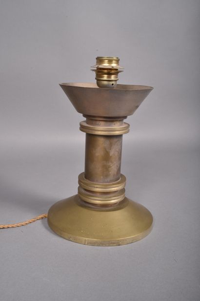 A diabolo-shaped bronze lamp with a cylindrical...