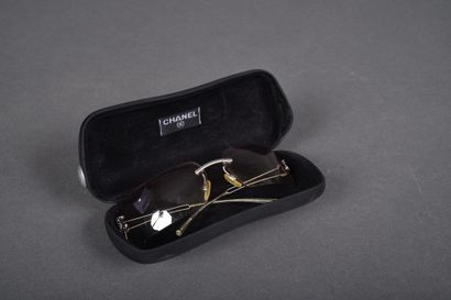 CHANEL
Pair of sunglasses with elongated,...