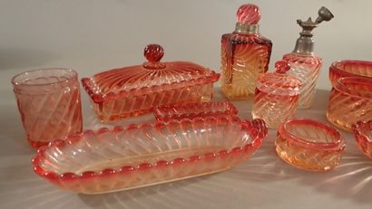 BACCARAT. Partie de garniture de toilette,...