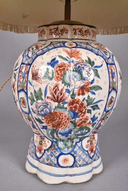 Adrien PYNACKER à DELFT. Vase balustre à...