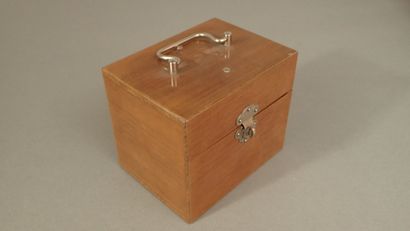 Coffret en acajou contenant un appareil d'induction...