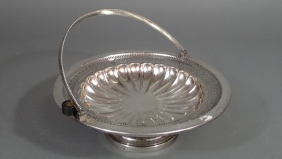 Coupe de fruits en métal argenté sur piédouche,...