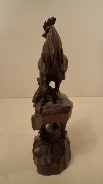 Sujet en palissandre sculpté en forme de...