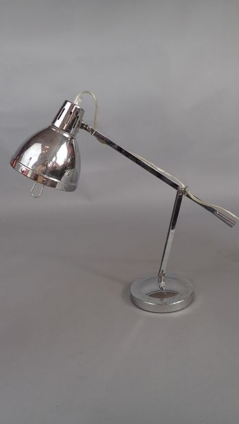 SEYLUMIERE. Lampe de bureau en métal chromé...