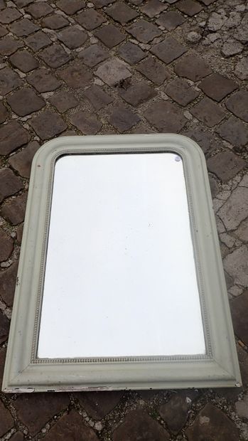 Miroir de cheminée à décor de frises de perles,...