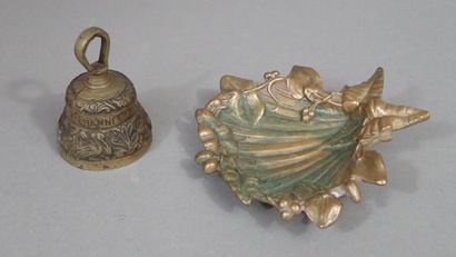 Ensemble comprenant un vide-poche en bronze...