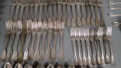 Ménagère en métal argenté, modèle filets...