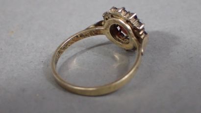 Ensemble comprenant : 
- une bague 