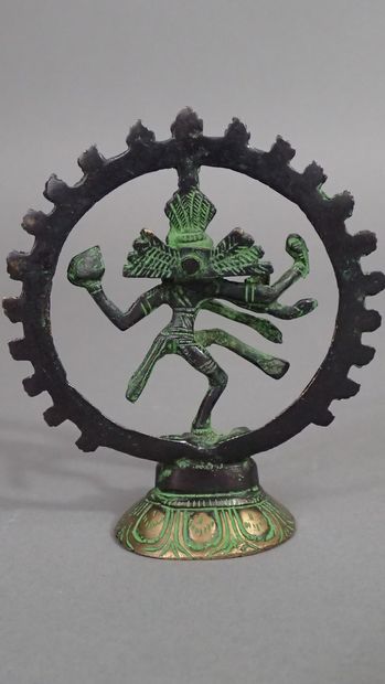 Sujet en bronze à patine verte dite patine...