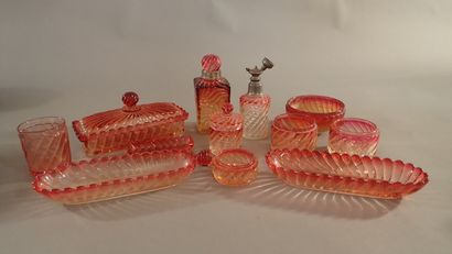 BACCARAT. Partie de garniture de toilette,...