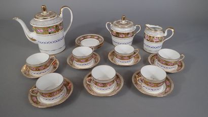 Ensemble d'un service en porcelaine polychrome...