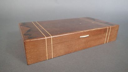 - Coffret rectanguaire en placage de palissandre...