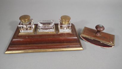 Nécessaire de bureau en acajou à décor de...