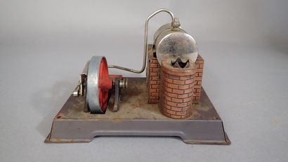 Machine à vapeur miniature en tôle. Marquée...