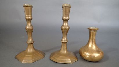 - Paire de bougeoirs en bronze doré, coupé...