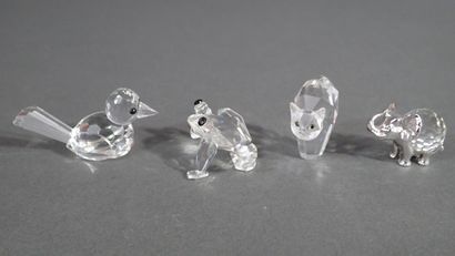 Mannette comprenant : 
- Lot de 11 figurines...
