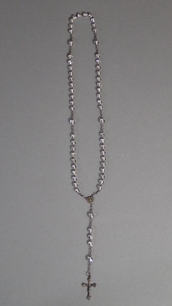 Chapelet en argent et perles. Poids brut...