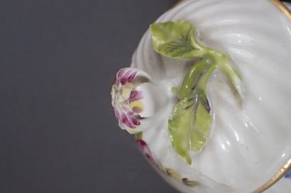 Ensemble de porcelaines anciennes comprenant...