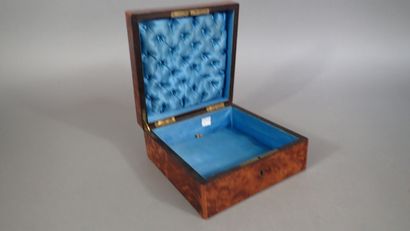 Coffret en placage de bois de ronce de noyer...
