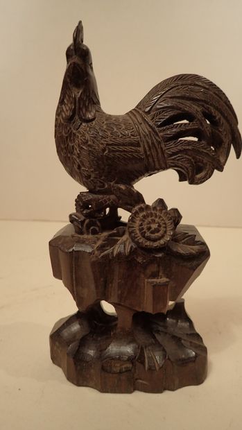 Sujet en palissandre sculpté en forme de...