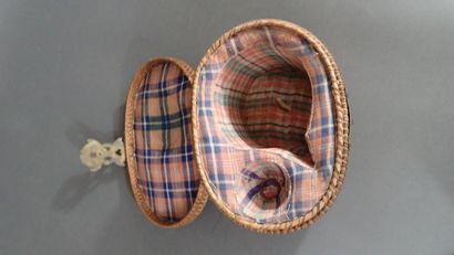 Ensemble de deux paniers avec leur théière...