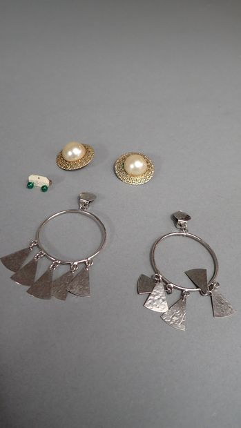 Fort lot de bijoux fantaisies comptre notamment...