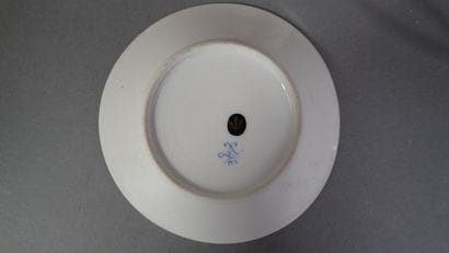 Ensemble d'un service en porcelaine polychrome...