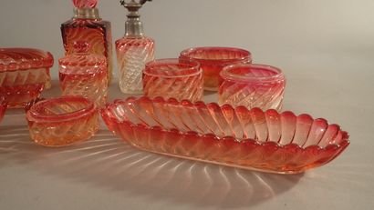 BACCARAT. Partie de garniture de toilette,...