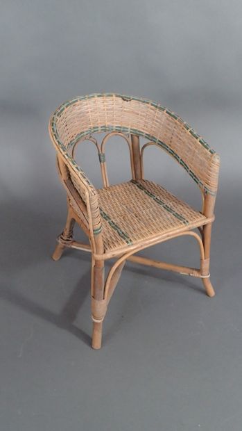 Fauteuil d'enfant en rotin et osier tressé...