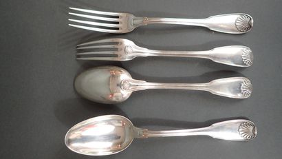 Partie de ménagère en argent, modèle filets...