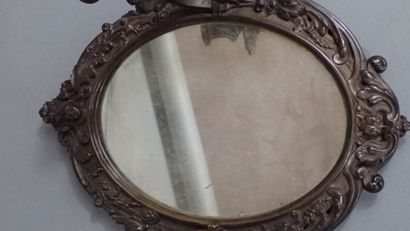 Miroir en bronze à patine brune à riche décor...