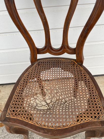 Chaise cannée en bois naturel. Epoque Louis...