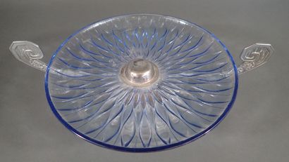 Grande coupe en verre moulé teinté bleu à...