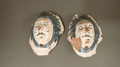 NEVERS. Mascarons de pot à oranger en forme...