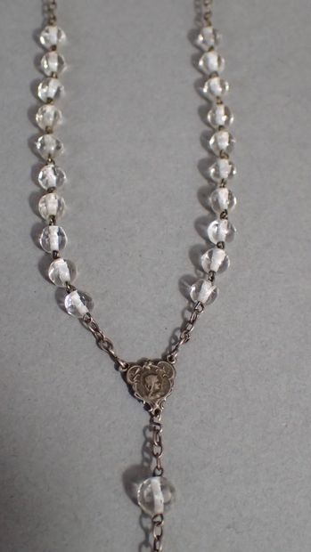 Chapelet en argent et perles. Poids brut...