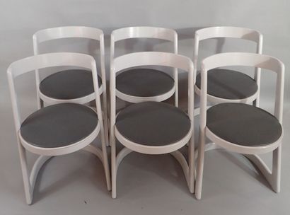 BAUMANN. Ensemble de six chaises, modèle...