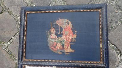 Trumeau figurant deux Geishas, bois à décor...