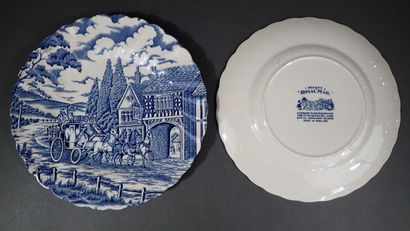 MYOTT. Ensemble en faïence fine anglaise...