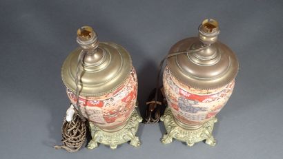 Paire de vases en porcelaine de Satsuma montés...