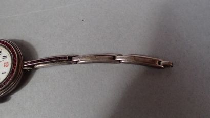Montre bracelet en argent, le cadran circulaire,...