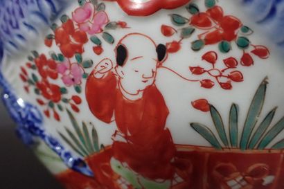 Paire de cache-pots en porcelaine imari à...