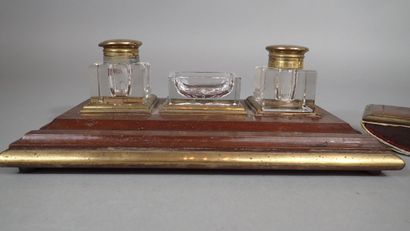 Nécessaire de bureau en acajou à décor de...