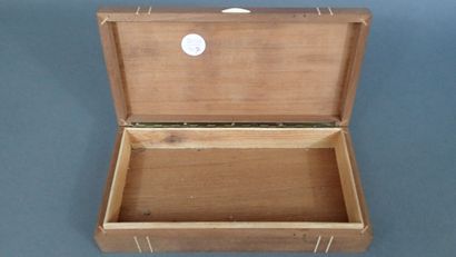 - Coffret rectanguaire en placage de palissandre...