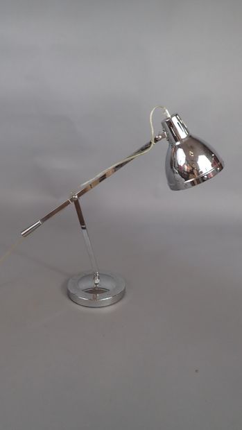 SEYLUMIERE. Lampe de bureau en métal chromé...