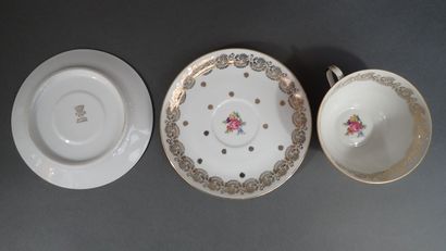 Lot de service à thé-café en porcelaine comprenant...