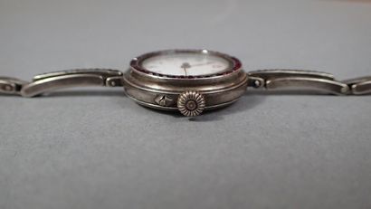 Montre bracelet en argent, le cadran circulaire,...
