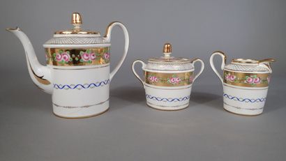 Ensemble d'un service en porcelaine polychrome...